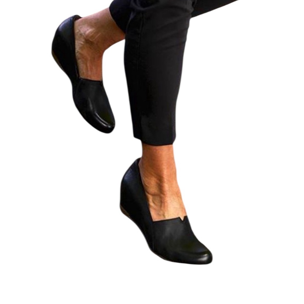 Dansko Liliana Genuine Leather Wedges, EUC